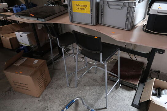 El. hæve/sænke skrivebord, 2 stk. barstole, printer BROTHER,