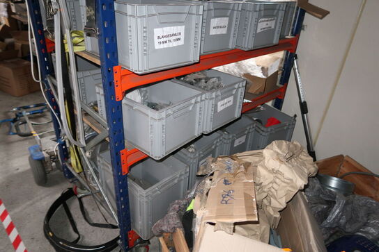 Lagerreol med div. Reservedele m.m.