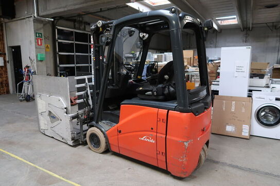 El-Gaffeltruck LINDE E 16H-01 med specialgrab