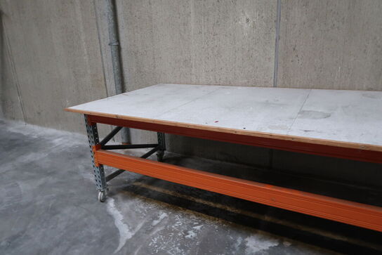 Arbejdsbord på hjul