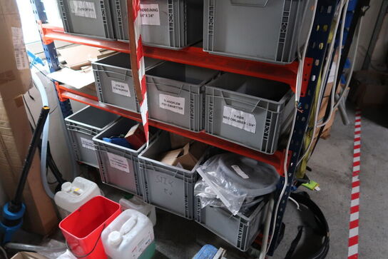 Lagerreol med div. Reservedele m.m.