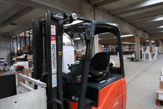 El-Gaffeltruck LINDE E 16H-01 med specialgrab