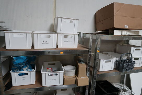 4 fag lagerreoler med div. Reservedele