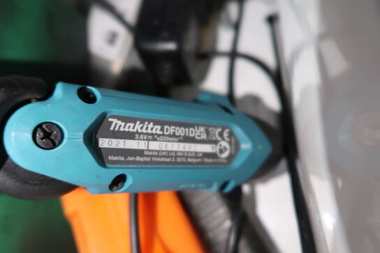 Akku håndværktøj MAKITA DF001D samt skruesæt WÜRTH