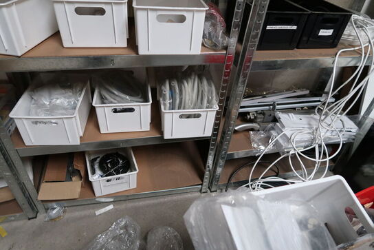 4 fag lagerreoler med div. Reservedele