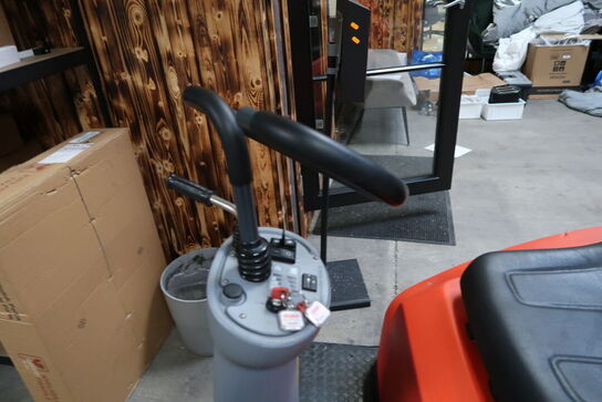 Ride-on fejemaskine HAKO SWEEPMASTER B800 R