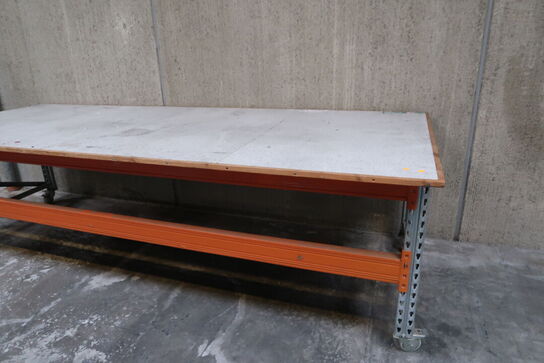 Arbejdsbord på hjul