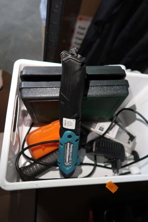 Akku håndværktøj MAKITA DF001D samt skruesæt WÜRTH