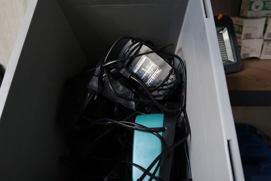 Arbejdslampe samt kasse med ladere MAKITA