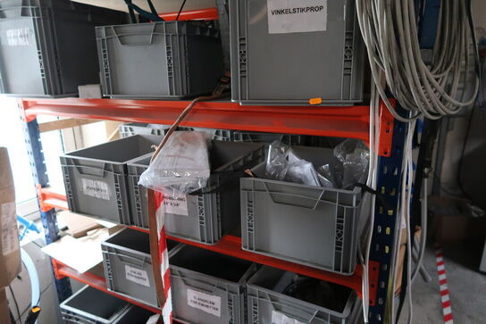 Lagerreol med div. Reservedele m.m.