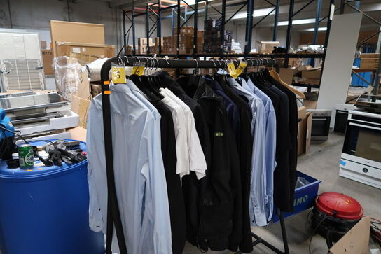 Tøjstativ med div. Tøj