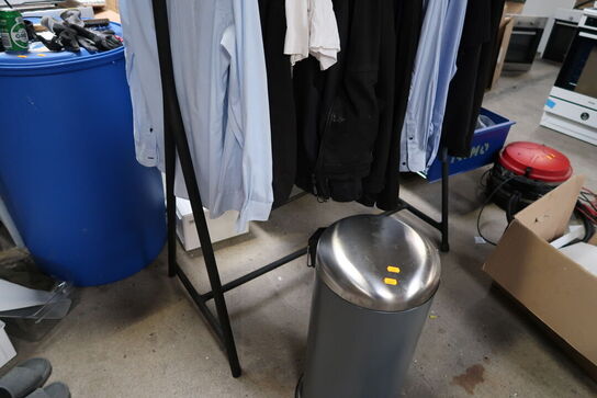 Tøjstativ med div. Tøj