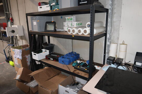 Lagerreol uden indhold