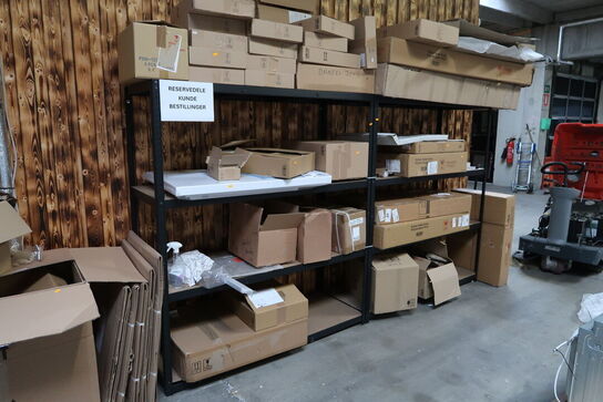 2 fag lagerreoler uden indhold