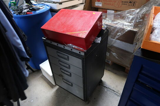 Værktøjsvogn med div. Værktøj