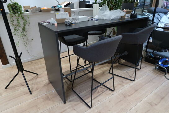 Barbord med 4 stk. barstole