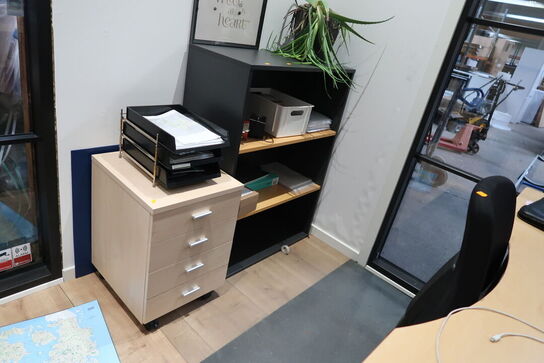 Skuffemodul samt reol uden indhold