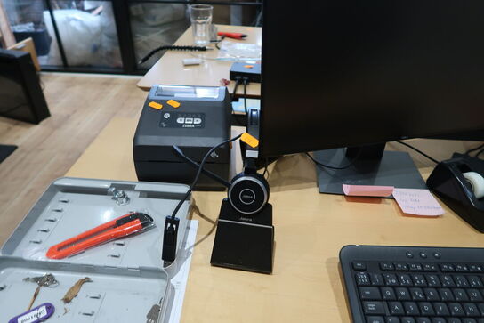 2 stk. computerskærme DELL U2419H, tastatur, headset JABRA