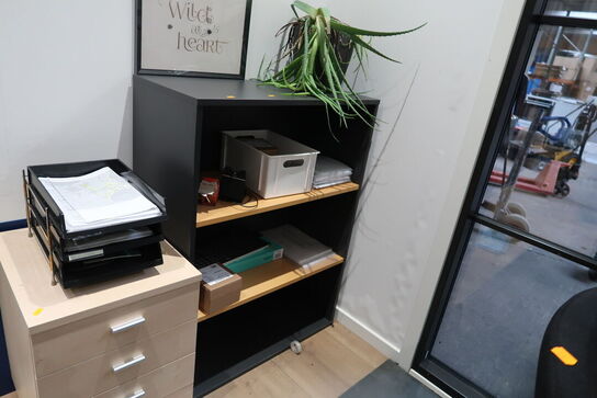 Skuffemodul samt reol uden indhold