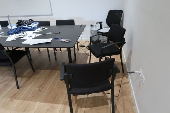 Mødebord med 11 stk. mødestole