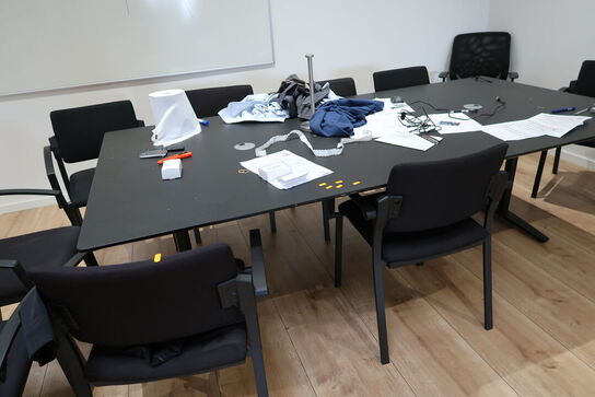 Mødebord med 11 stk. mødestole