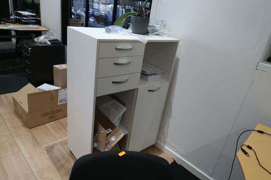 El. hæve/sænke skrivebord uden indhold med kontorstol og reol