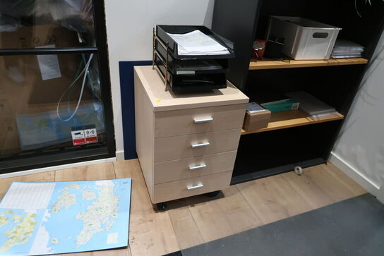 Skuffemodul samt reol uden indhold