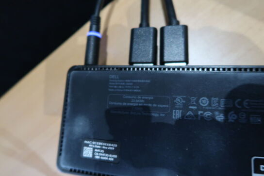 2 stk. computerskærme DELL U2419H, 2 stk. mus samt dockingstation DELL D6000