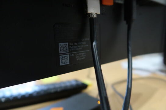 2 stk. computerskærme DELL U2419H, tastatur, mus, dockingstation LENOVO