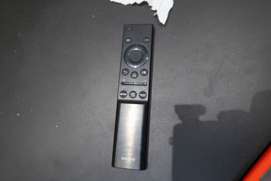 Fjernsyn SAMSUNG UE65AU6905K med fjernbetjening