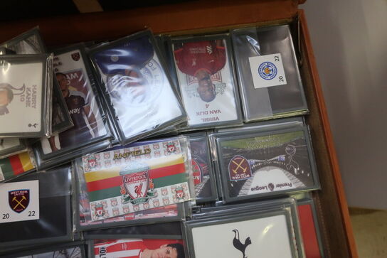 Kuffert med rammer og billeder