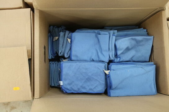 3 flyttekasser med klude og moppe