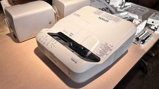 Projektor, EPSON EB-695Wi med touch unit og vægophæng