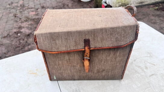 Antikt bælgkamera af træ og messing