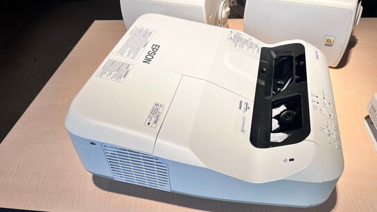 Projektor, EPSON EB-695Wi med touch unit og vægophæng