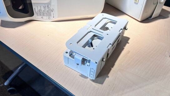 Projektor, EPSON EB-695Wi med touch unit og vægophæng