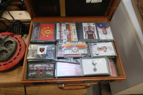 Kuffert med rammer og billeder