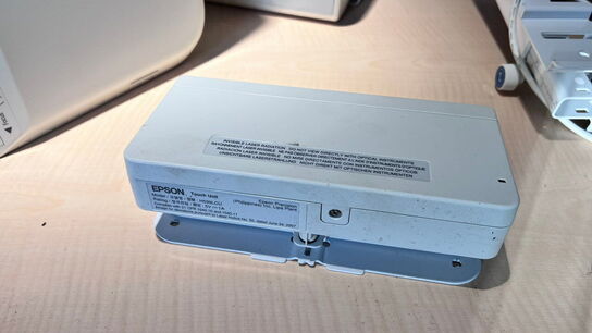 Projektor, EPSON EB-695Wi med touch unit og vægophæng