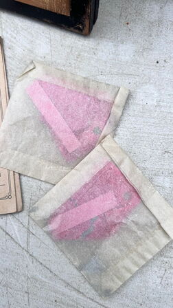 Antikt bælgkamera af træ og messing