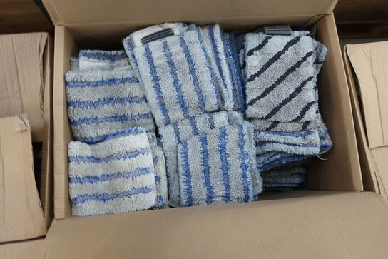 3 flyttekasser med klude og moppe