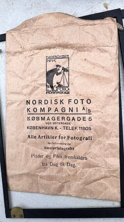 Antikt bælgkamera af træ og messing