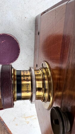 Antikt bælgkamera af træ og messing