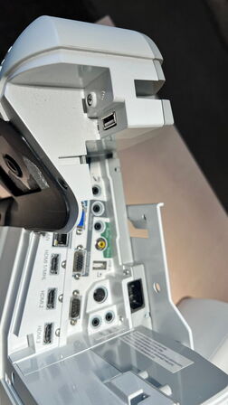 Projektor, EPSON EB-695Wi med touch unit og vægophæng