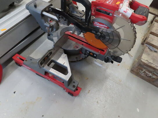 Kap-/gerringssav med arbejdsstation, MILWAUKEE