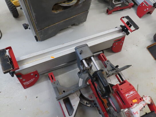 Kap-/gerringssav med arbejdsstation, MILWAUKEE