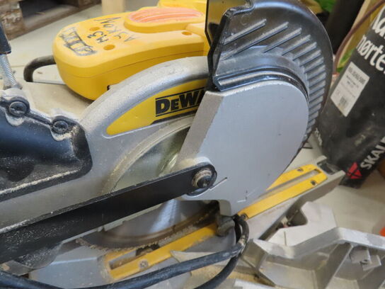 Kap-/gerringssav, DEWALT DW712N