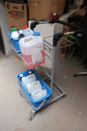 Rengøringsvogn med indhold