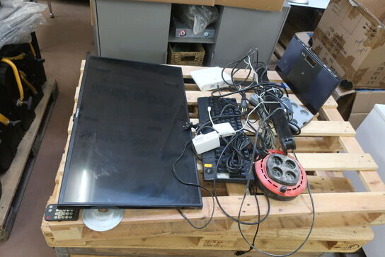 Skærm, tastatur, radio m.m.