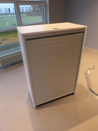 Jalousiskab med aluminiumslåge