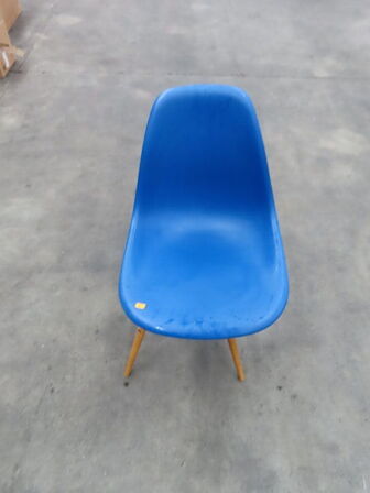 Stol VITRA EAMES